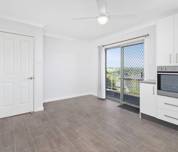 4 bedroom home with ocean views over Bombo Beach! - Photo 6