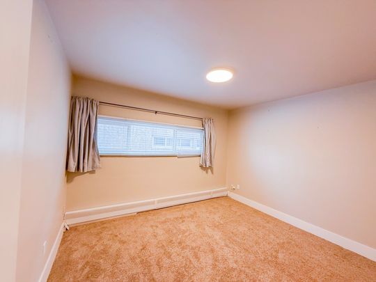 Fantastic 2 Bedroom Condo On Elbow Drive/All Utilities Included. - Photo 1