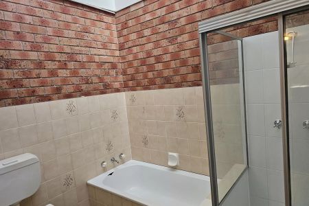 Close to Shops - Photo 5