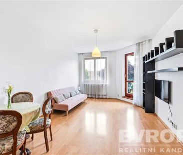 Pronájem útulného bytu 2+kk s balkonem a parkovacím stáním – Velké ... - Photo 2