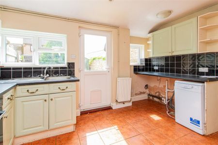 2 bed House - Mid Terrace To Let - Photo 5