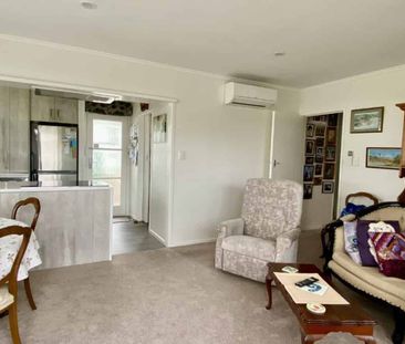 Fully furnished and low maintenance - Photo 5
