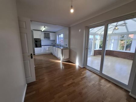 4 bedroom detached house to rent - Photo 3