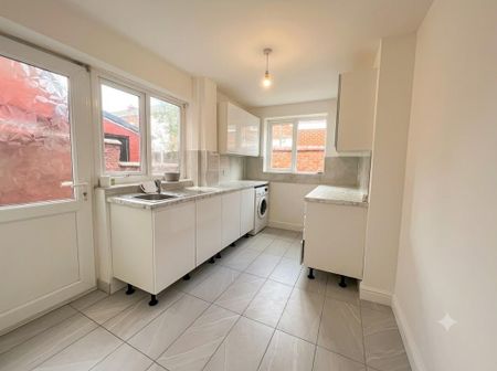 2 bedroom terraced house to rent - Photo 4