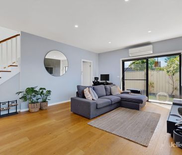 Private, Peaceful & Perfectly Positioned – Stylish Townhouse in Pri... - Photo 2