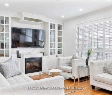 Detached Home For Lease | W9245835 - Photo 1