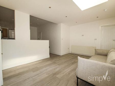 1 bedroom in a house share to rent - Photo 3