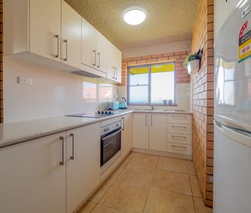 Two-bedroom apartment with Lighthouse Beach views - Photo 6