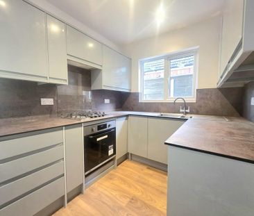 2 bedroom ground floor flat to rent - Photo 2