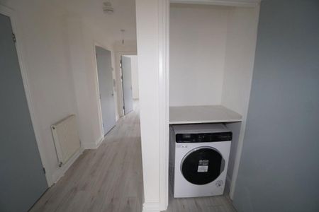 3 bedroom flat to rent - Photo 5