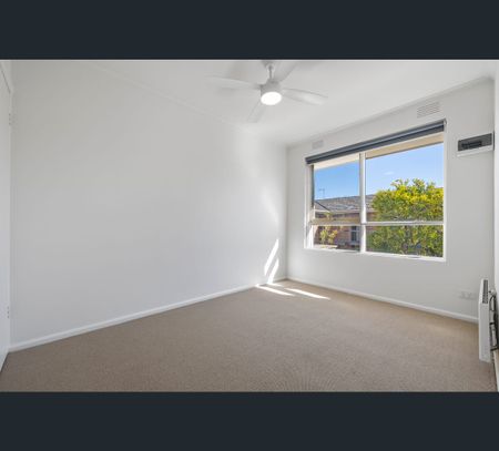 11/11 Tattenham St, Caulfield East, Vic 3145 - Photo 4