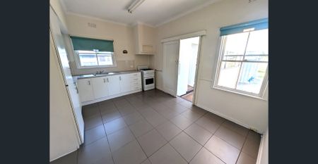 Superbly located 3 bedroom gem in Thomson. - Photo 5