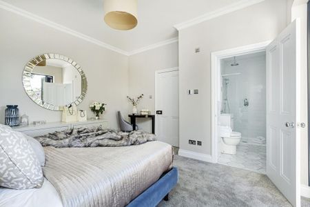 3 bedroom flat to rent - Photo 5