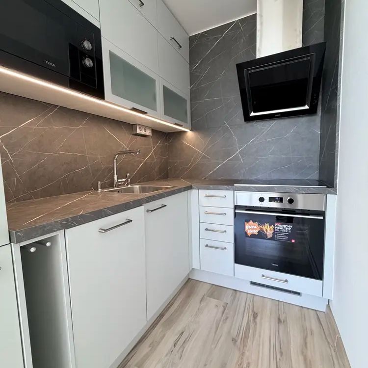 Pronájem bytu 2+kk, lodžie, sklep, CP 46 m - Fotografie 1