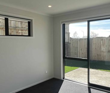 Lovely 3-Bedroom Home in Sought-After Huntington! - Photo 5