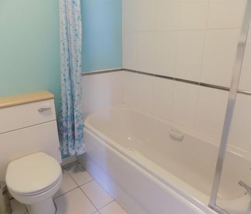 1 bedroom Flat To Let - Photo 5