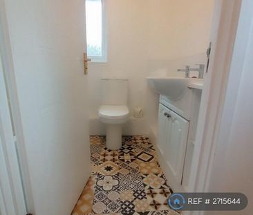 3 bedroom end of terrace house to rent - Photo 6