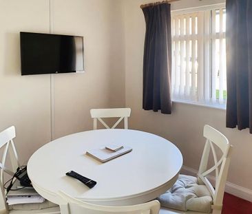 2 bedroom detached bungalow to rent - Photo 2