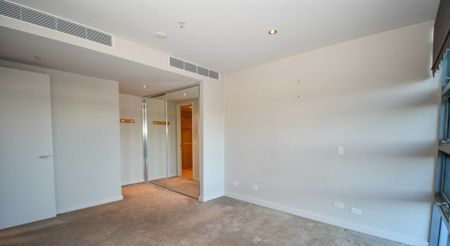 Trendy Partly Furnished Brighton Apartment - Photo 2