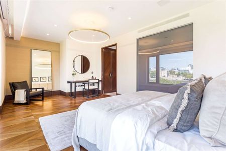 A stunning four bedroom apartment situated on the fourth floor of the prestigious One Tower Bridge development. - Photo 4