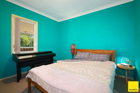 Charming Three Bedroom Home - Photo 2