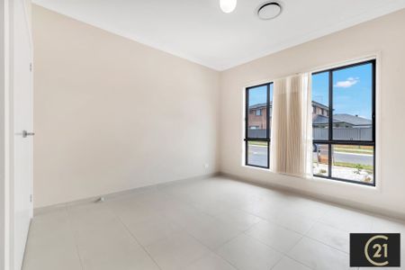 Modern Three Bedroom Grannyflat ! - Photo 5