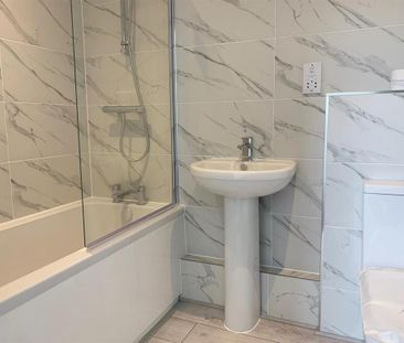 3 bedroom end of terrace house to rent - Photo 5