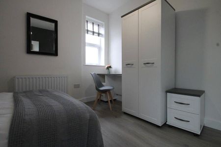 1 bedroom in a house share to rent - Photo 4
