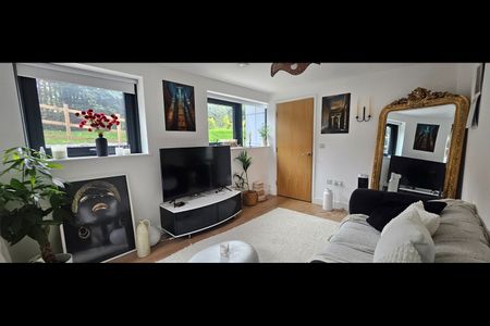 2 Bed Semi-Detached House, Furness Quay, M50 - Photo 3
