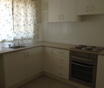 Modern Living - Close to everything! - Photo 4