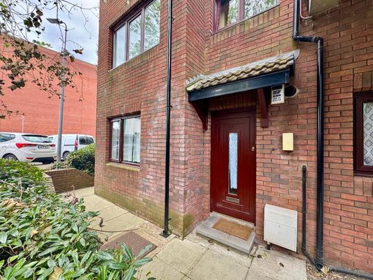 8a Stranmillis Court, Stranmillis Road, Knightsbridge, Belfast, BT9 5EU - Photo 1