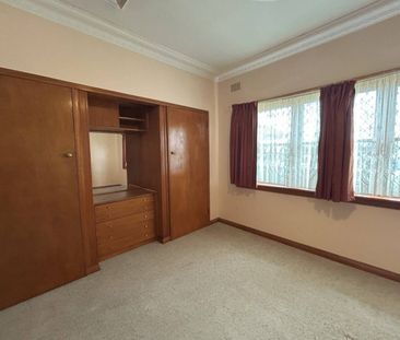Large 3-bedroom Family home in South Tamworth - Photo 6
