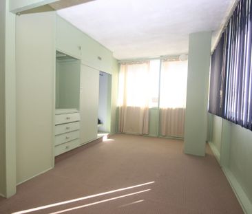 Coastal Convenience - Bright Studio Near Beach & CBD - Photo 4