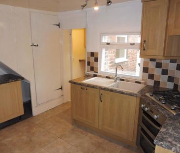 2 bedroom end of terrace house to rent - Photo 2