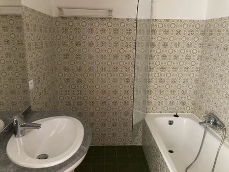 Location Appartement 2 pièces 53m² GRASSE 06130 - Photo 4