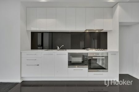 Designer Luxury Apartment with Breathtaking Views in Southbank Central Setting for Rent! - Photo 3