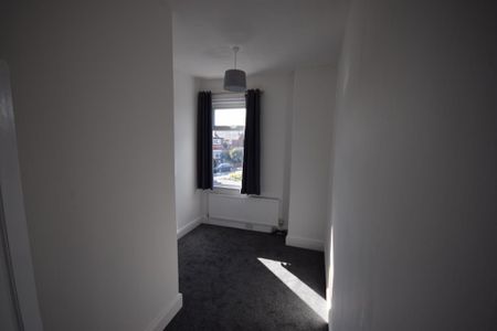 3 bedroom terraced house to rent - Photo 4