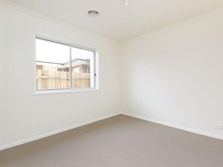 37 Langtree Crescent, Crace ACT 2911 - House For Rent | Domain - Photo 2