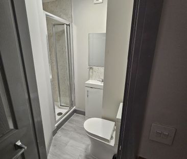 Room 1, 25 Glyn Avenue - Photo 3