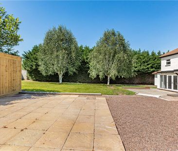 A well presented 4 bedroom detached property with a garage, driveway parking, paddocks and stables in Berkswell. - Photo 5