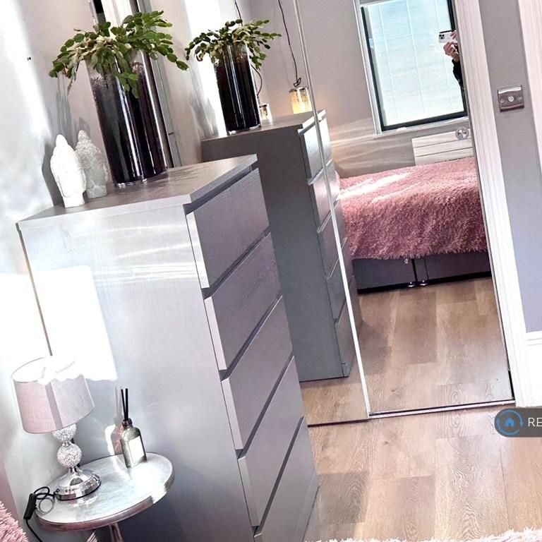 1 bedroom in a flat share to rent - Photo 1