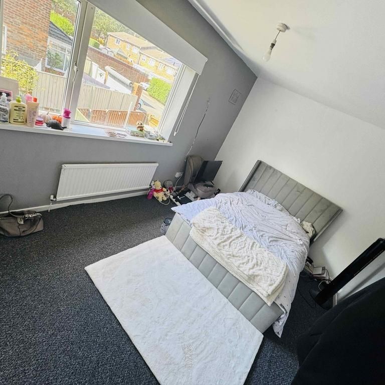 3 bedroom end of terrace house to rent - Photo 1