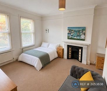 1 bedroom in a house share to rent - Photo 3