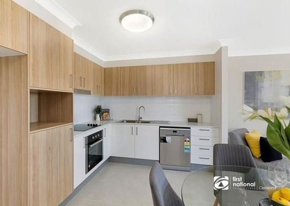 MODERN TWO BEDROOM UNIT IN VICTORIA POINT. NB RENT TO INCREASE TO $ 620 PER WEEK TWO MONTHS AFTER LEASE COMMENCES. - Photo 1