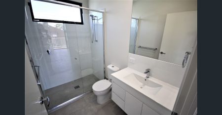 Air-conditioned Townhouse in Great Location Close to the River - Photo 4