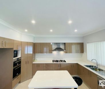 Near New Luxury house with 4 Bedrooms plus STUDY - Photo 3