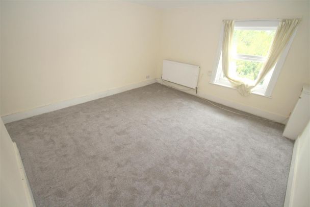 Top Floor Flat, Buckland Hill, Maidstone, Kent - Photo 1