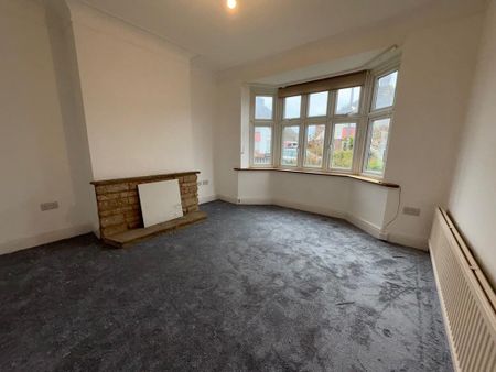 4 bedroom semi-detached house to rent - Photo 3