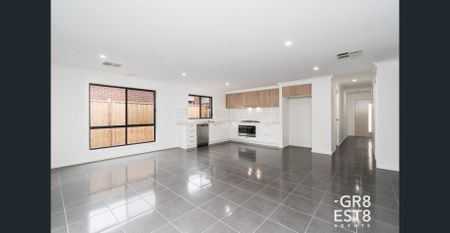 4 Bedder in Grandvue Estate! - Photo 4