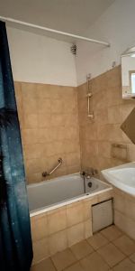 Location Appartement 2 pièces 53m² CARPENTRAS 84200 - Photo 4